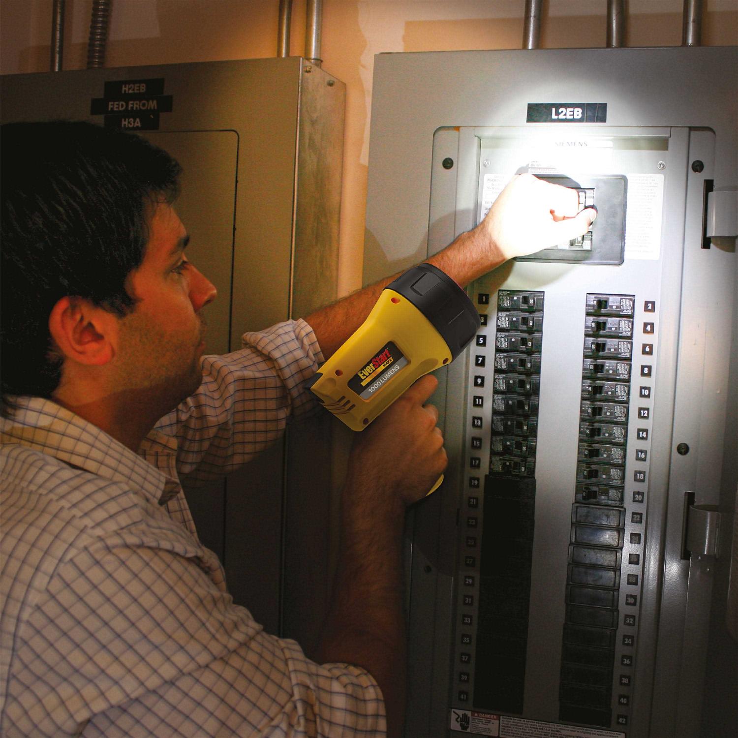 Everstart 1000 Lumen Rechargeable Lithium-Ion LED Spotlight 0.6 Lb SL3HE - Image 5