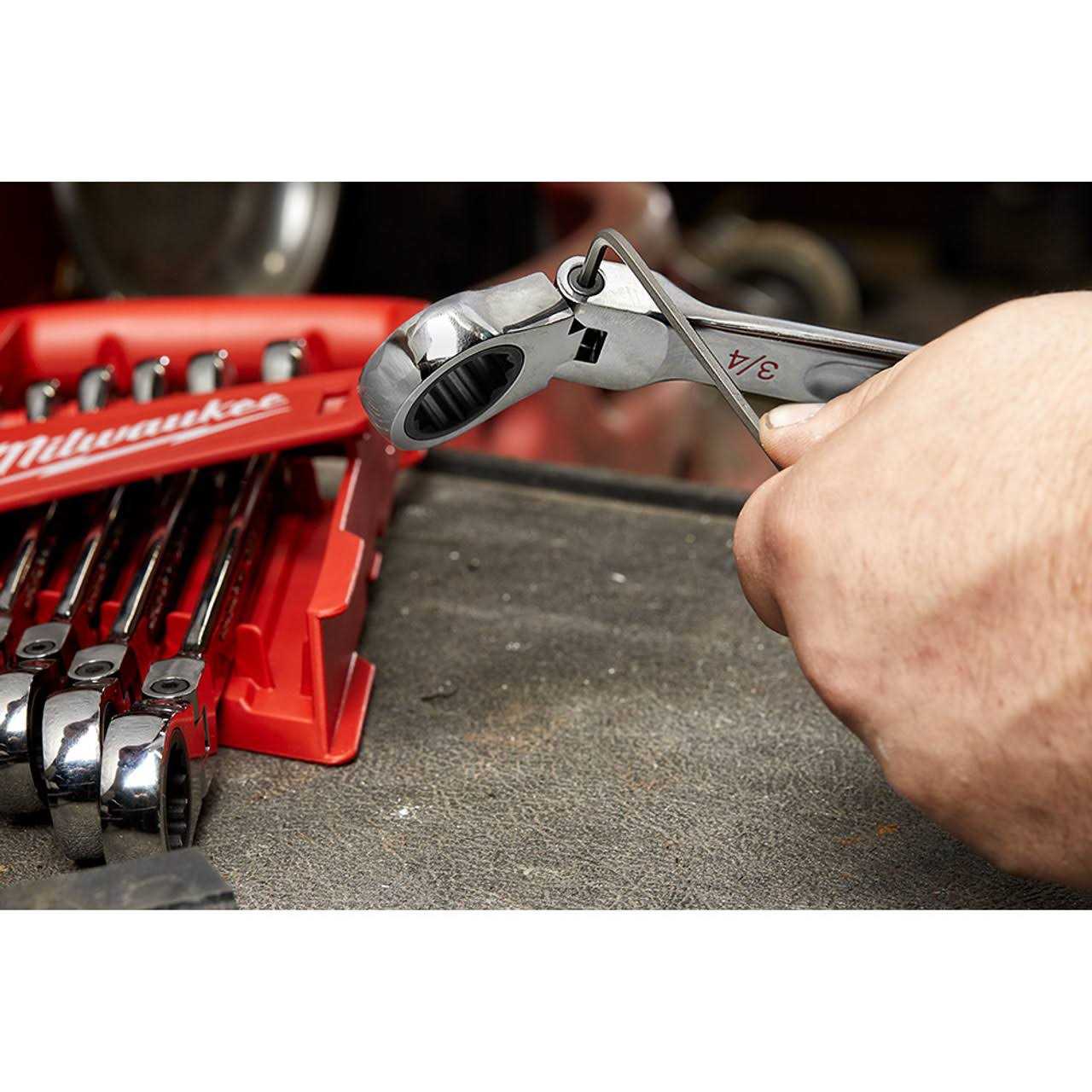 Milwaukee Combination Wrench Flex Head Ratcheting 45-96 - Image 3